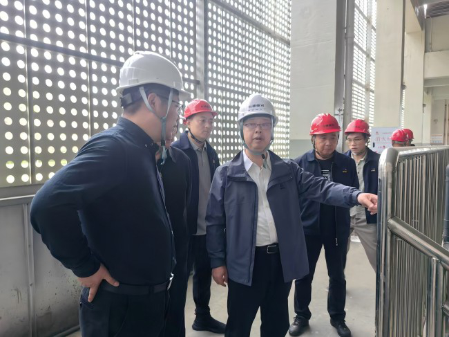 中國有研副總經理毛昌輝帶隊赴樂山有研、有研重冶和國合重慶進行安全檢查